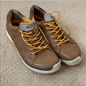 Men’s gold shoes